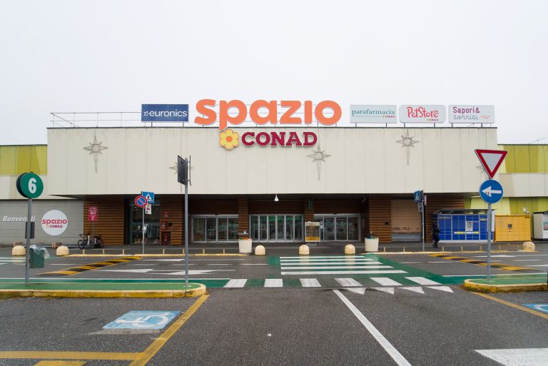 esterno-spazio-conad